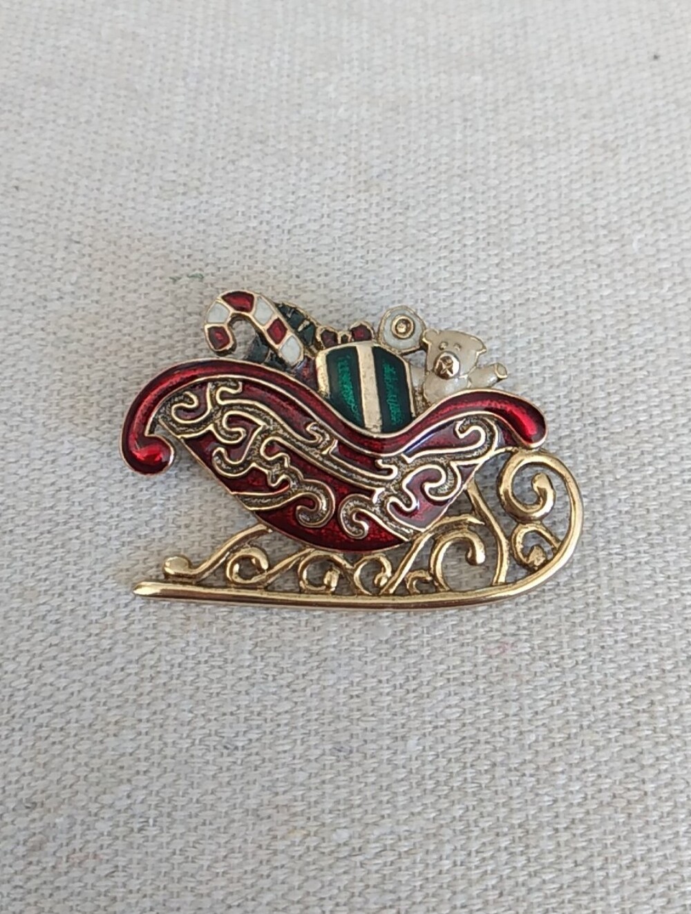 Gold-Tone Red Enamel Santa Sleigh Christmas Presents Costume Jewelry Brooch Pin